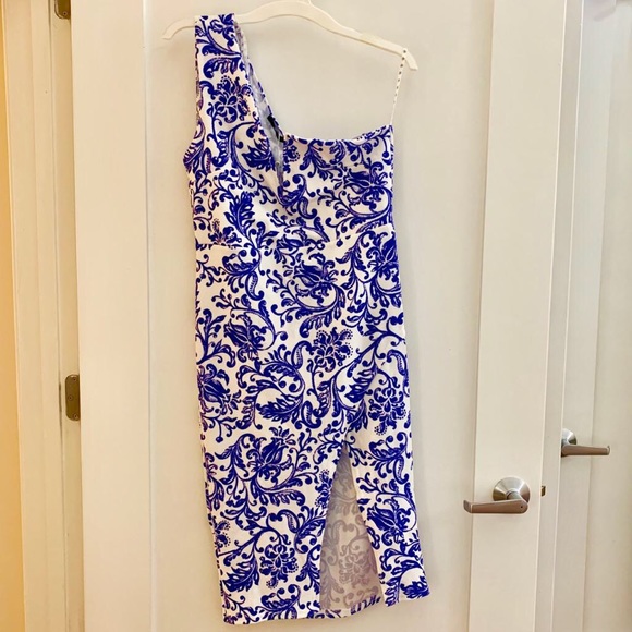 Missguided White Porcelain Print OneShoulder Dress - Picture 4 of 8